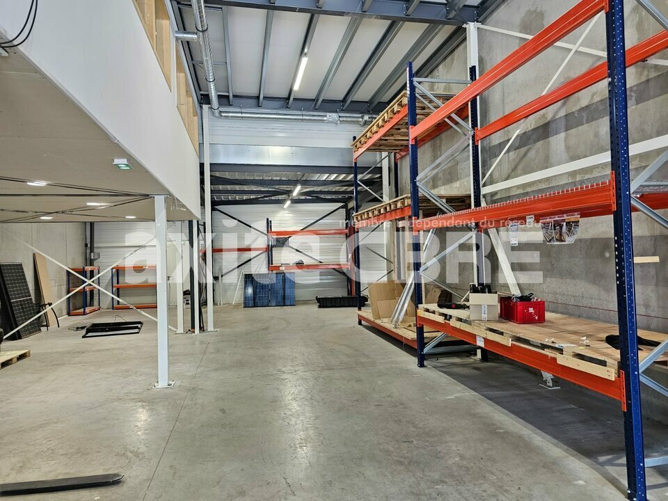 Local industriel  - 398 m² CHARVONNEX