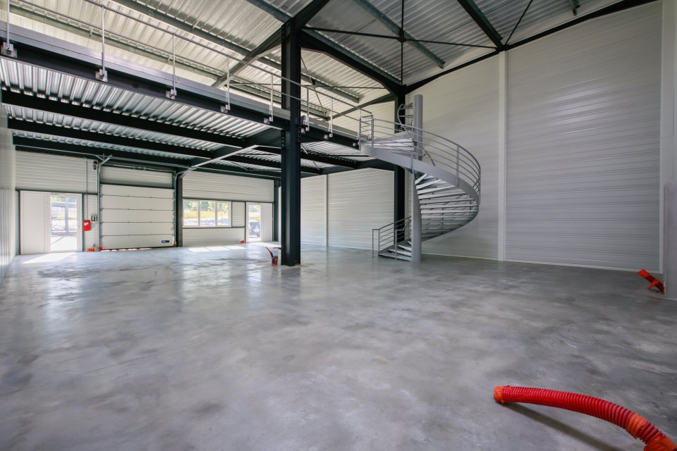 Local industriel  - 336 m² MERY