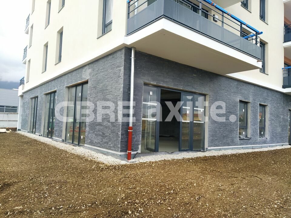 vente local-commercial CESSY