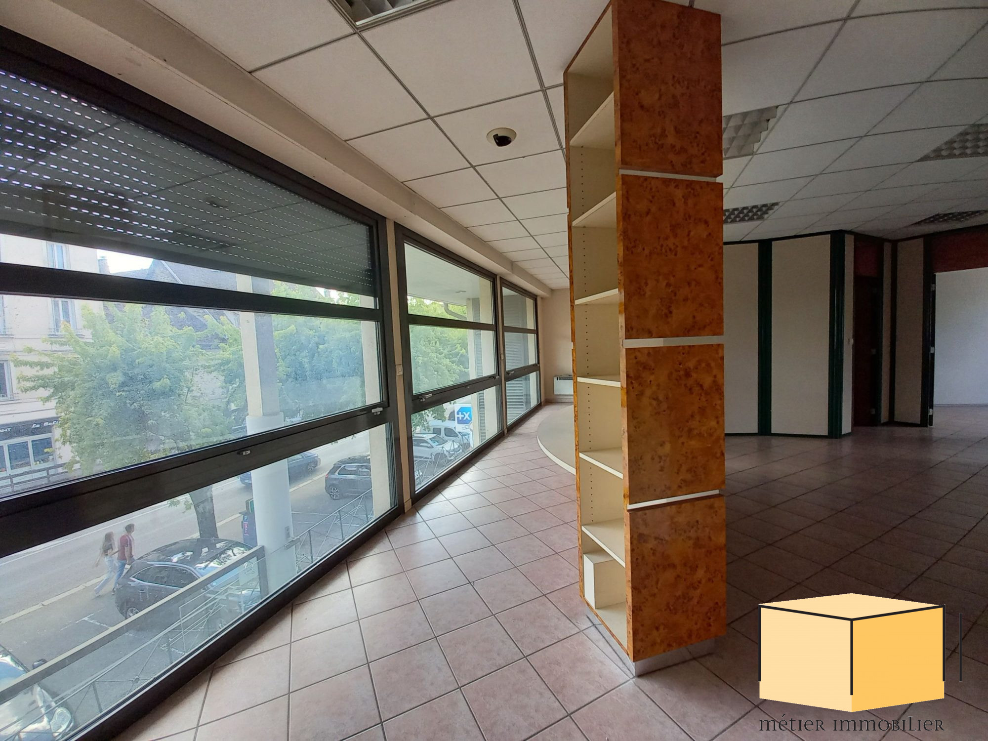 vente local-commercial BELLEY