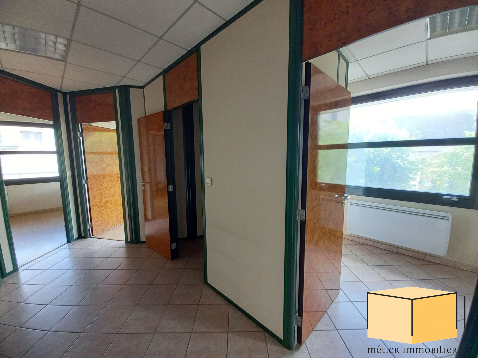 vente local-commercial BELLEY