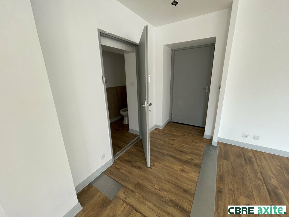 location local-commercial CHALLES LES EAUX
