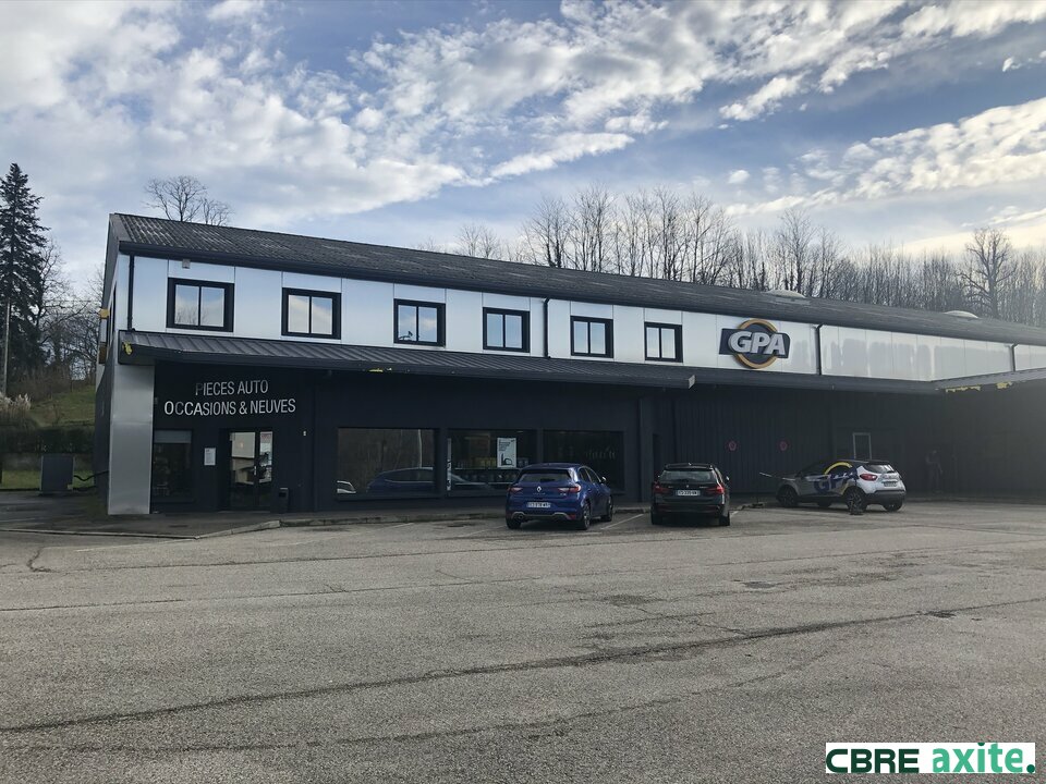 Local industriel  - 1680 m² DOMESSIN