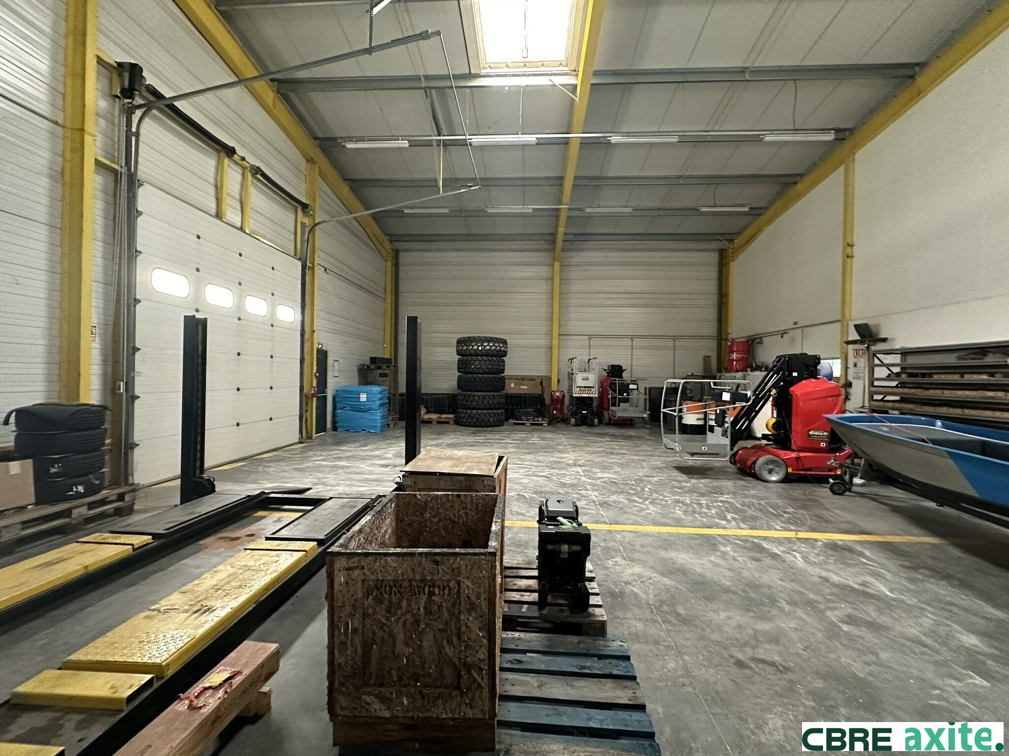 Local industriel  - 195 m² VIRIGNIN