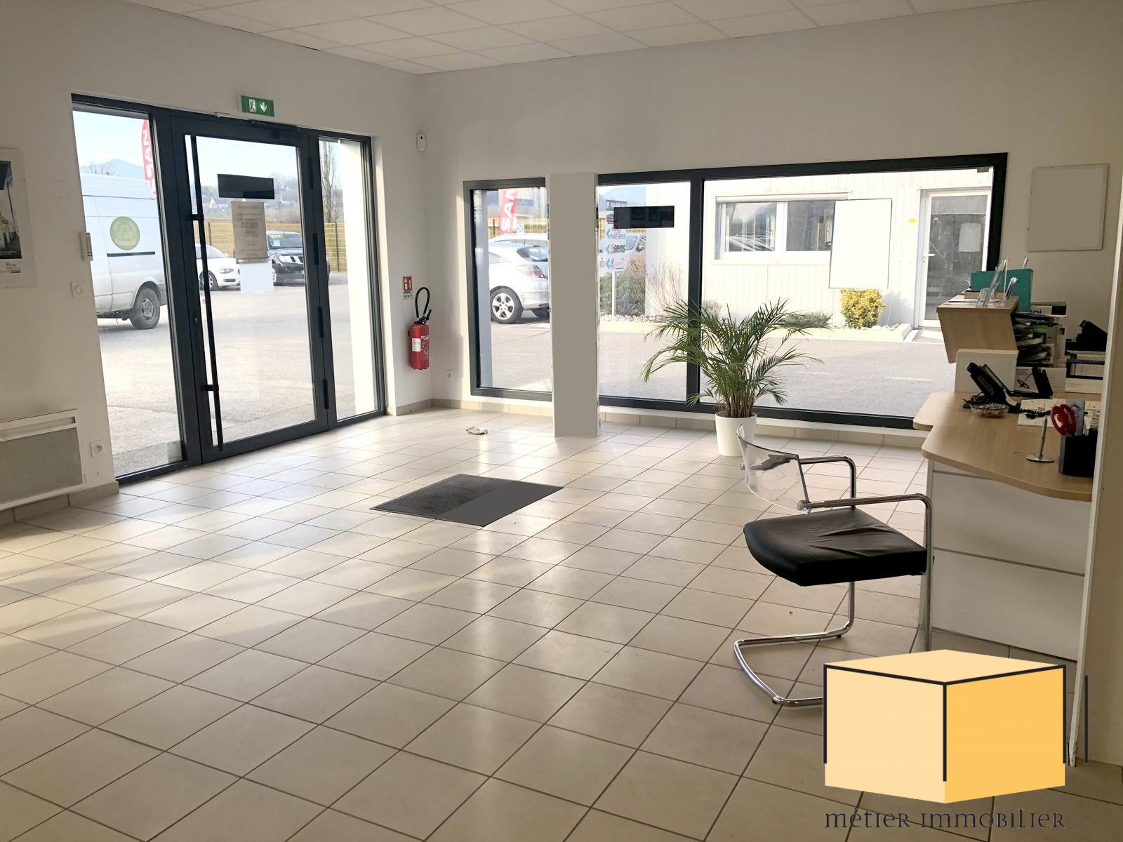 vente local-commercial BELLEY