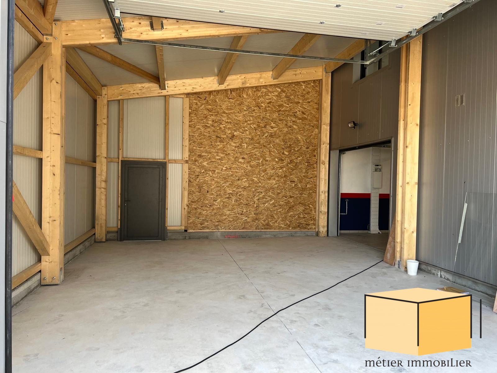 vente local-commercial BELLEY