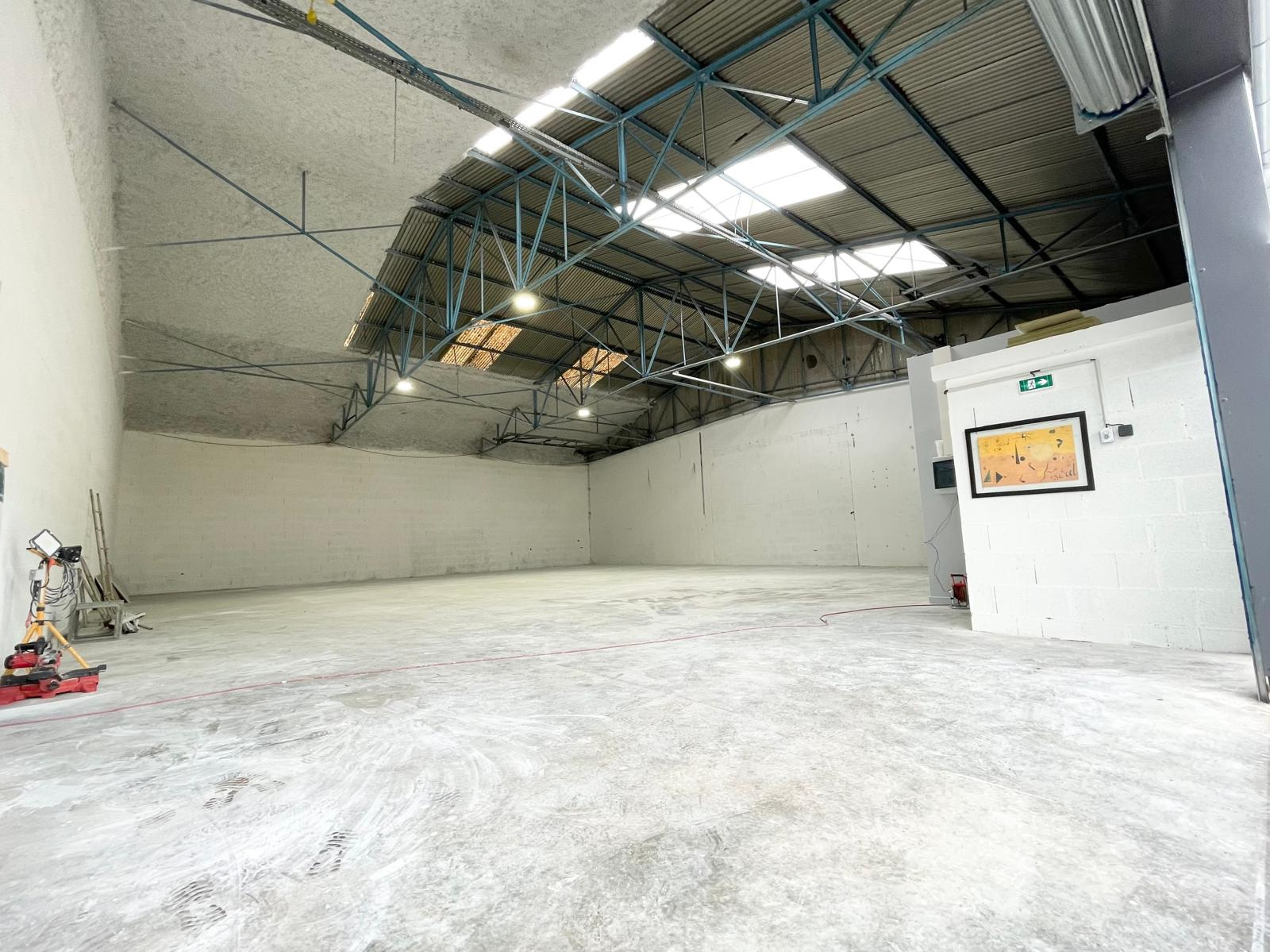 Local commercial  ST VINCENT DE MERCUZE