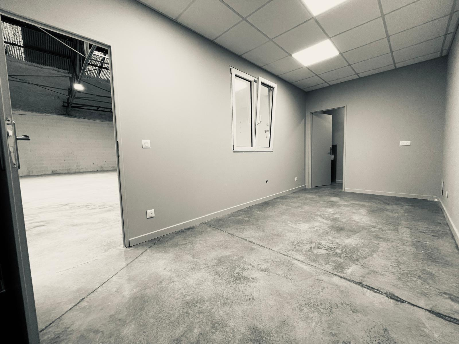 location local-commercial ST VINCENT DE MERCUZE