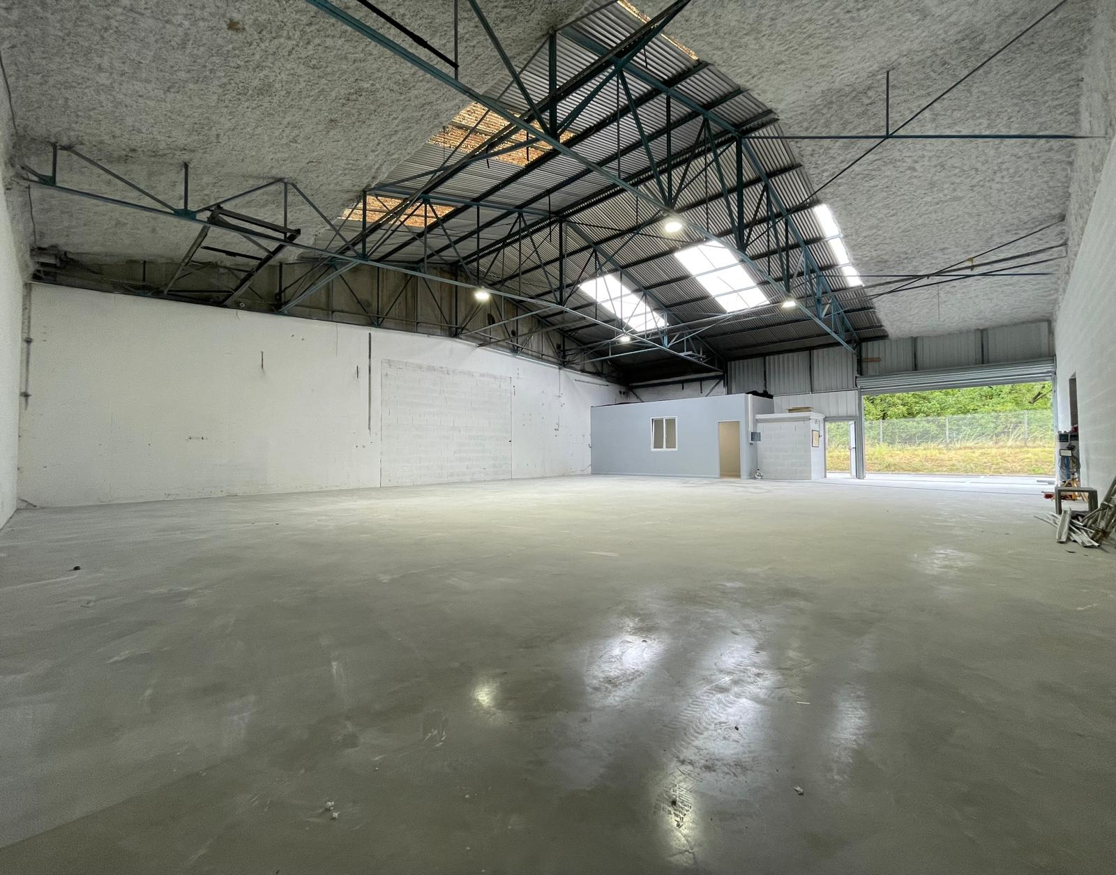 location local-commercial ST VINCENT DE MERCUZE