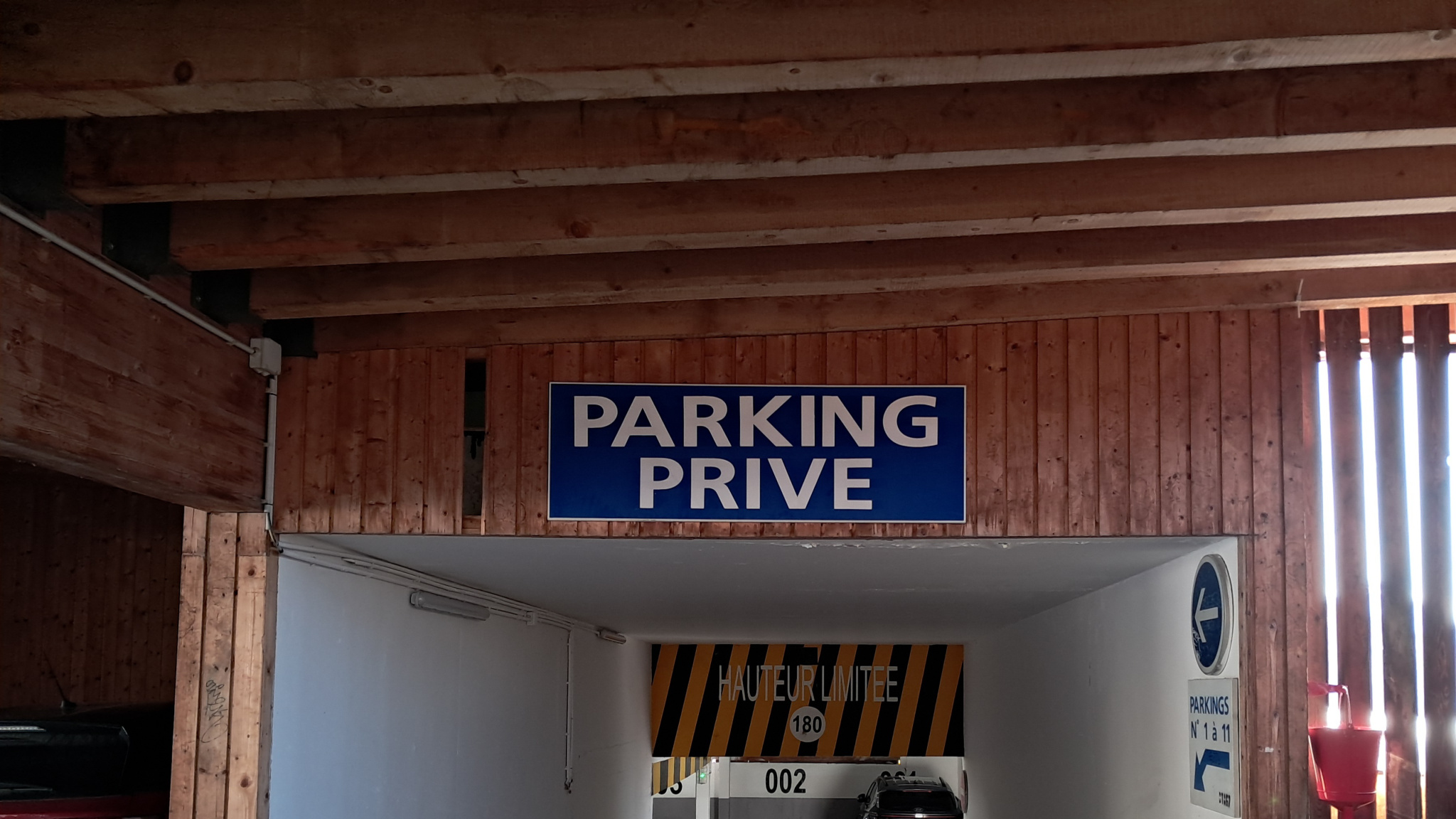 vente parking BOURG ST MAURICE