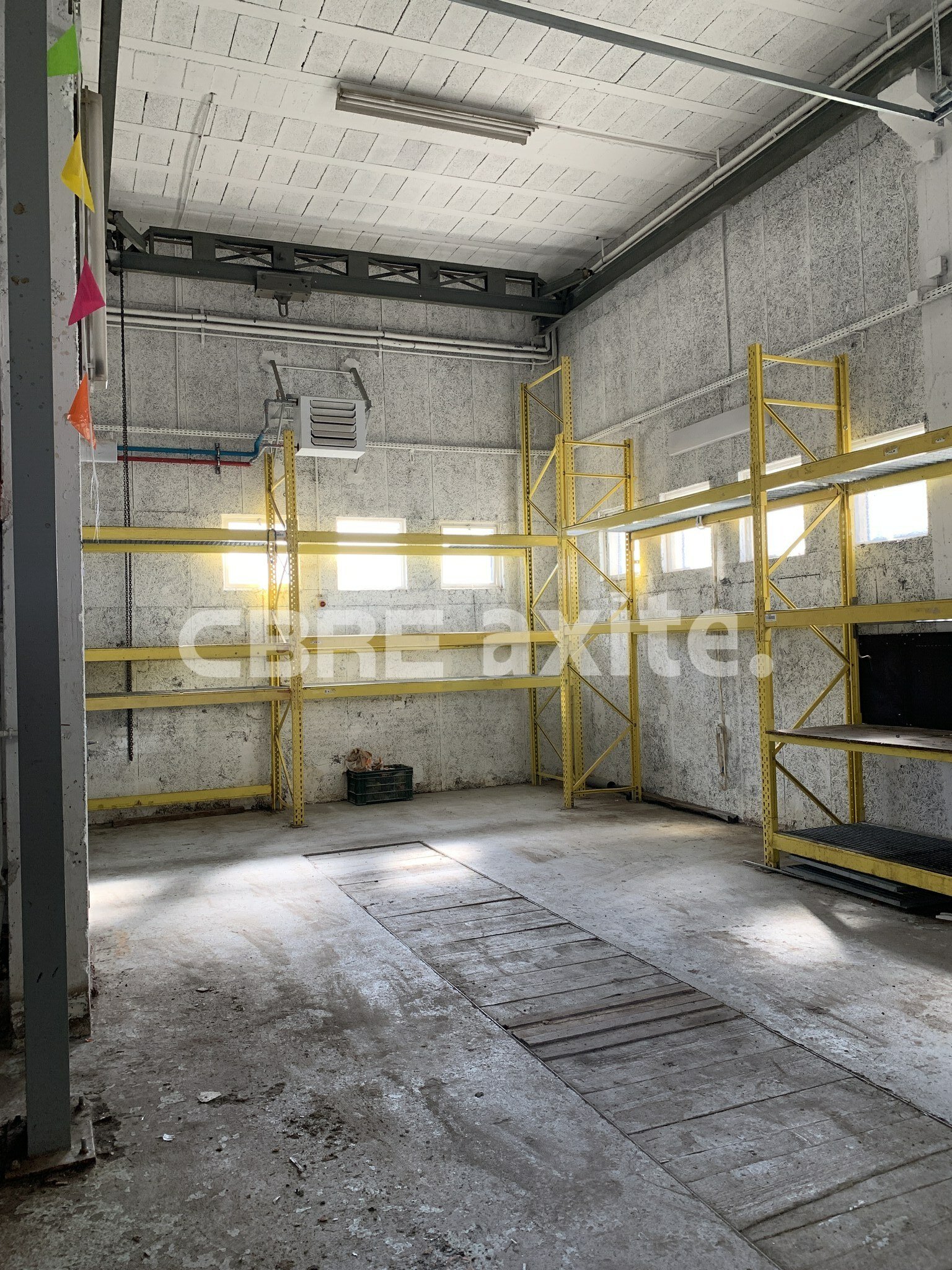 Local industriel  - 184 m² MEYTHET