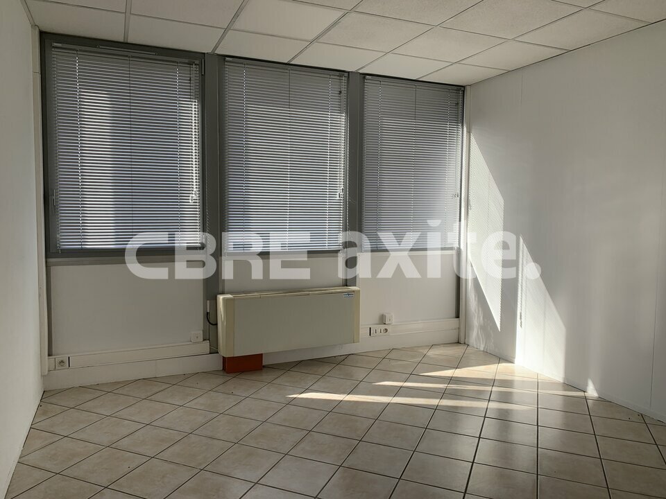 location local-industriel MEYTHET