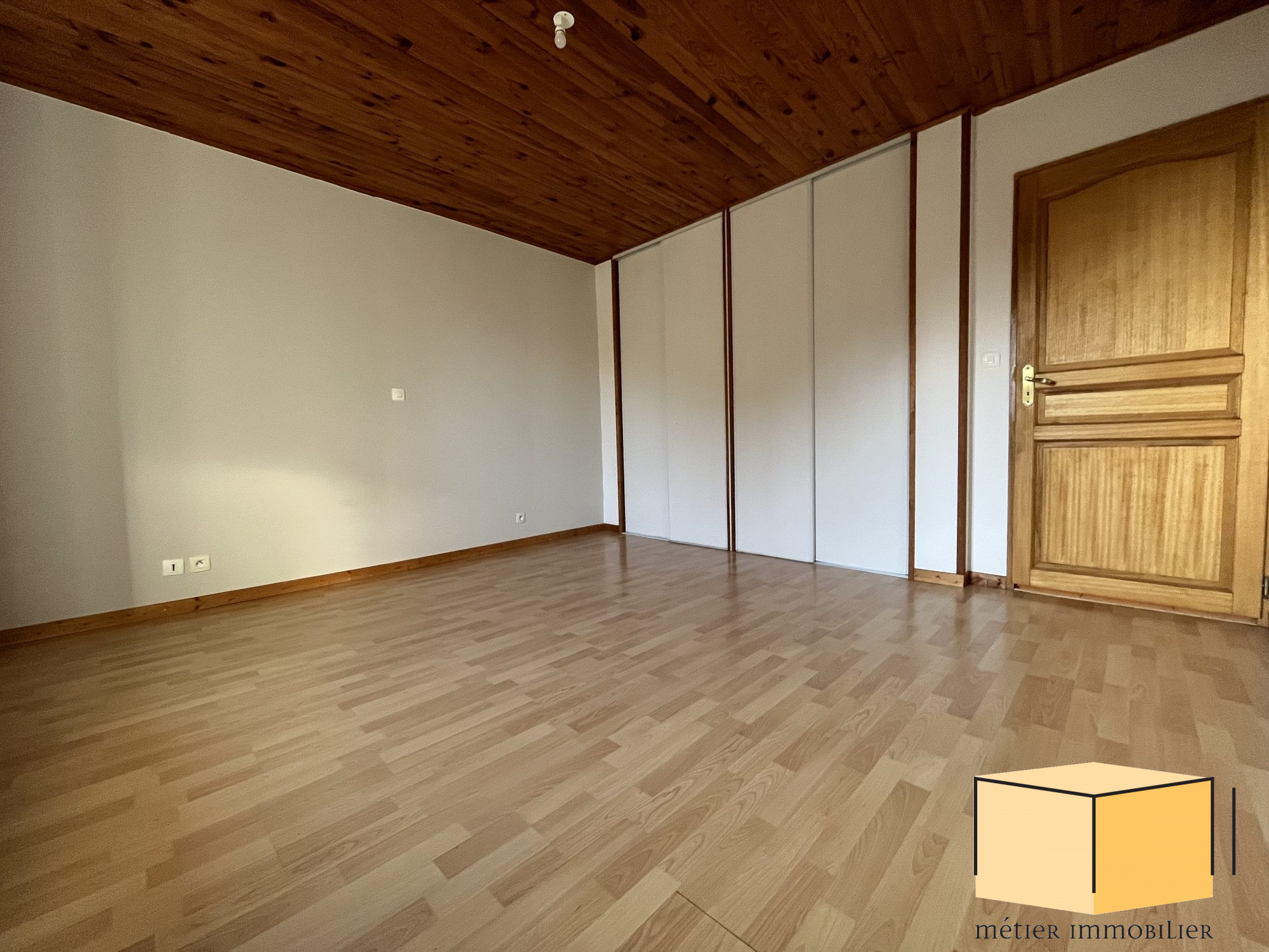 vente maison YENNE
