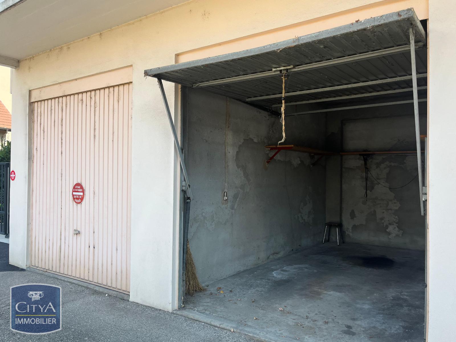 location parking JACOB BELLECOMBETTE