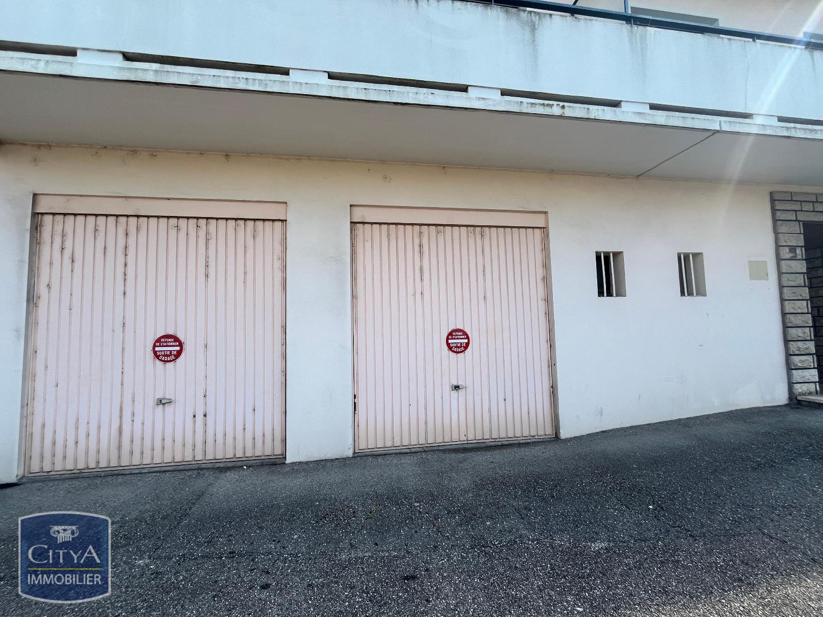 location parking JACOB BELLECOMBETTE