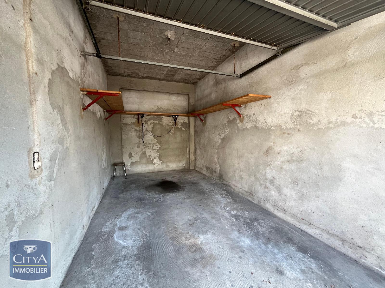location parking JACOB BELLECOMBETTE