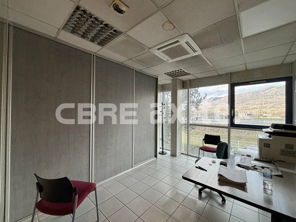 location local-professionnel MARNAZ