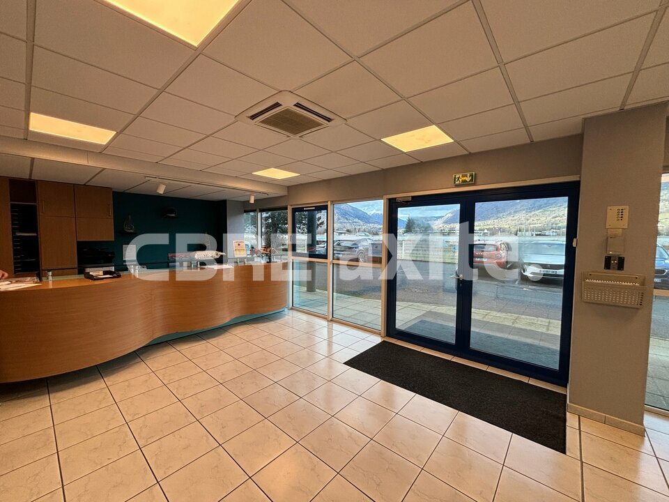 location local-professionnel MARNAZ