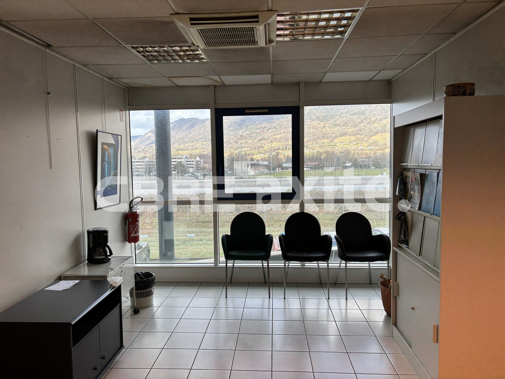 location local-professionnel MARNAZ