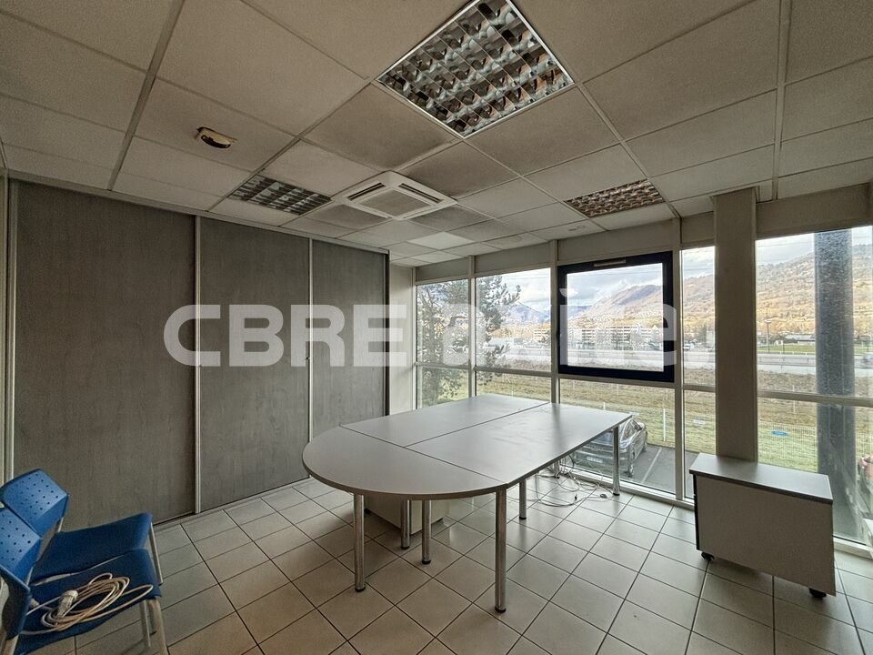 location local-professionnel MARNAZ