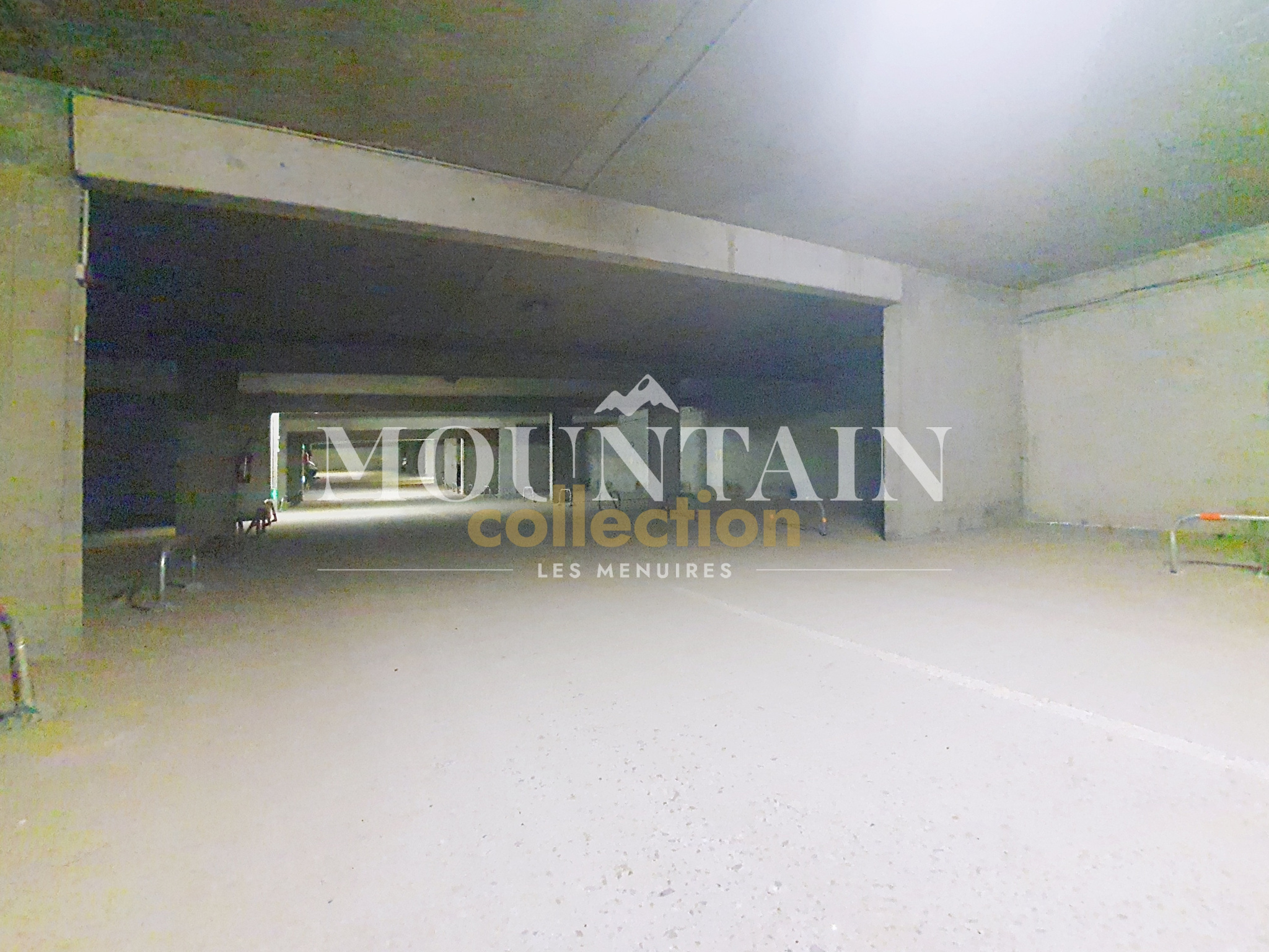 vente parking LES MENUIRES