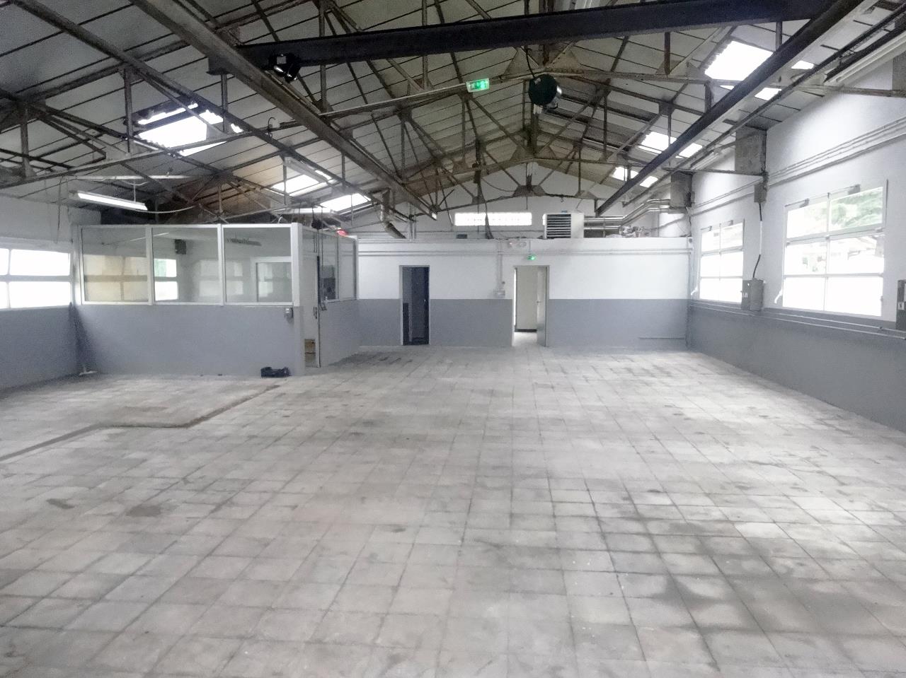 location local-industriel MERY