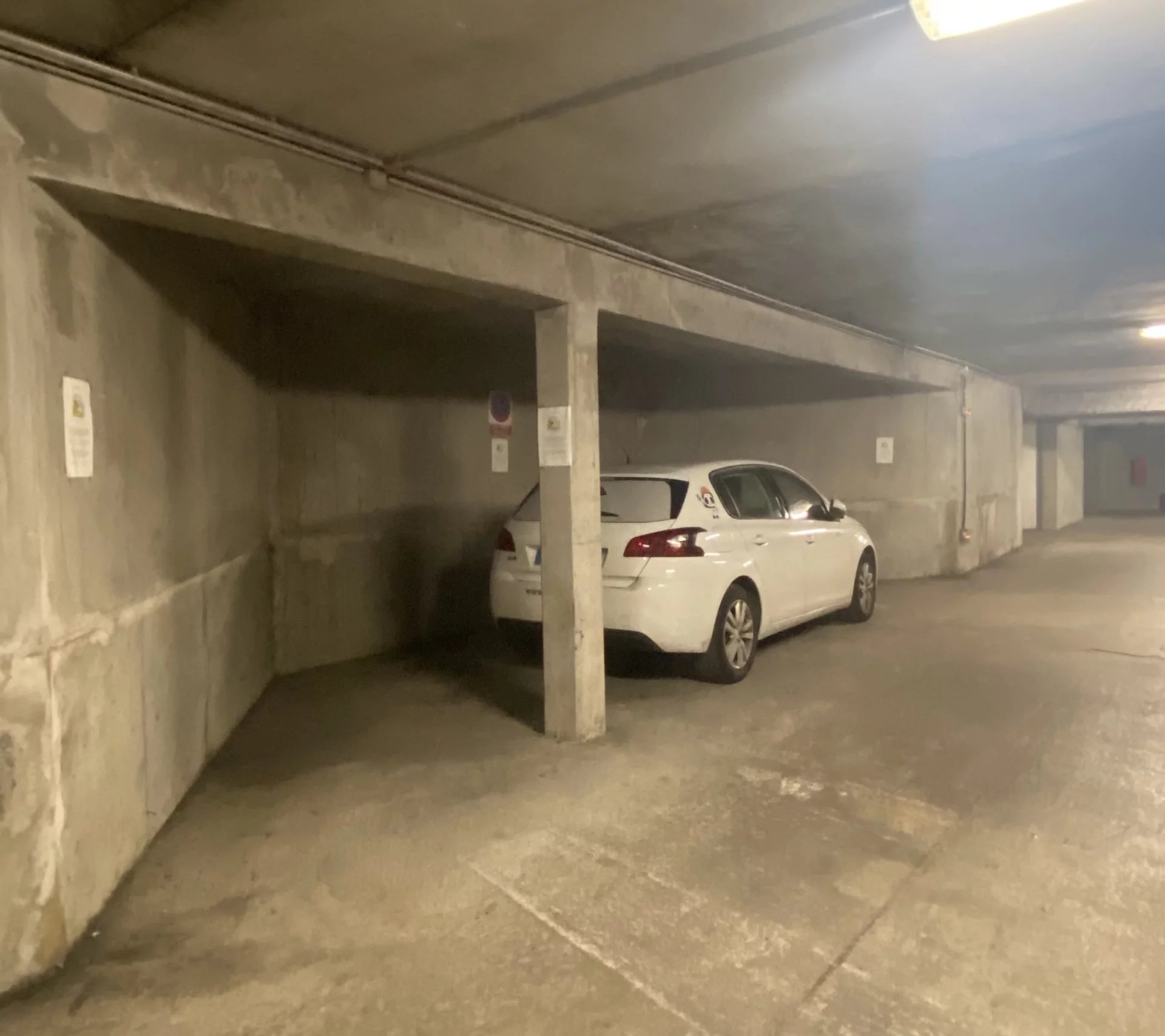 location parking THONON LES BAINS