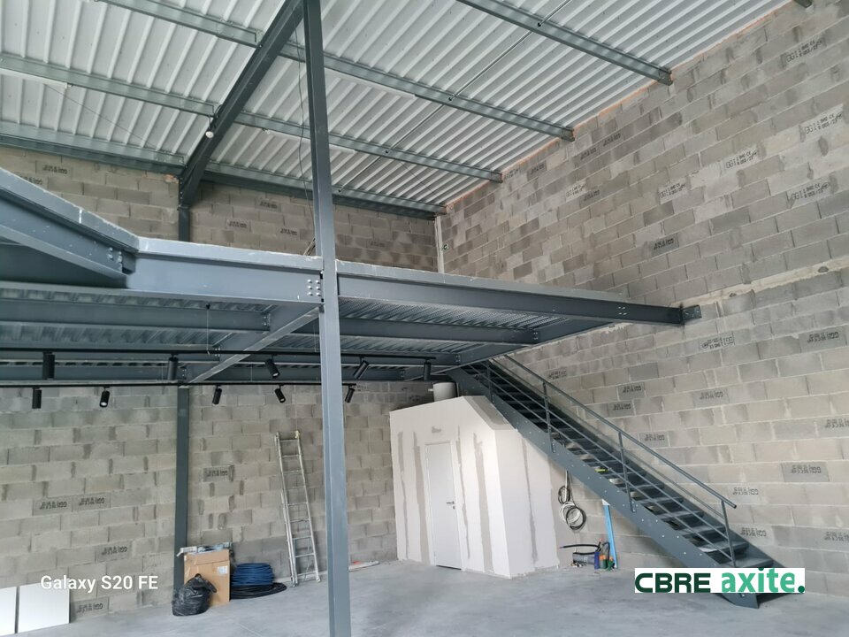 location local-industriel CHAPAREILLAN