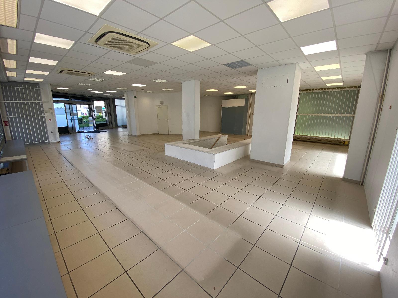 location local-commercial THONON LES BAINS