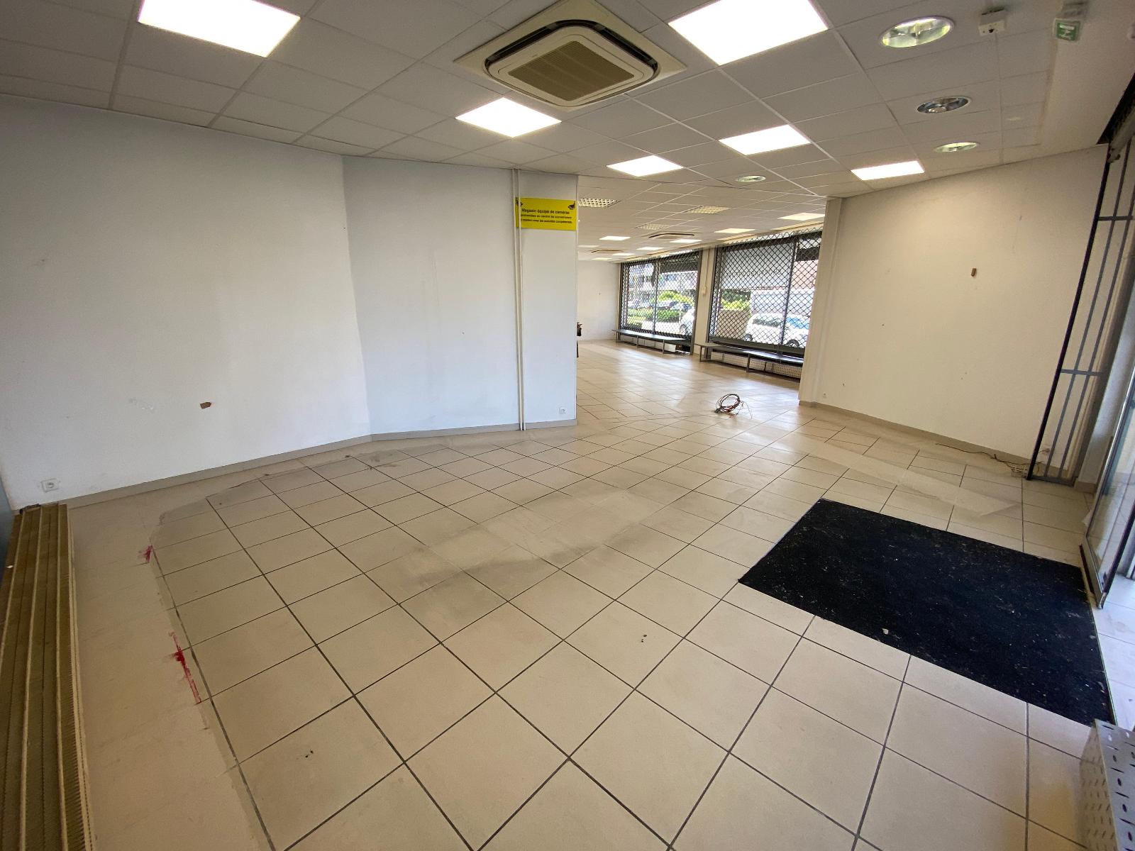location local-commercial THONON LES BAINS