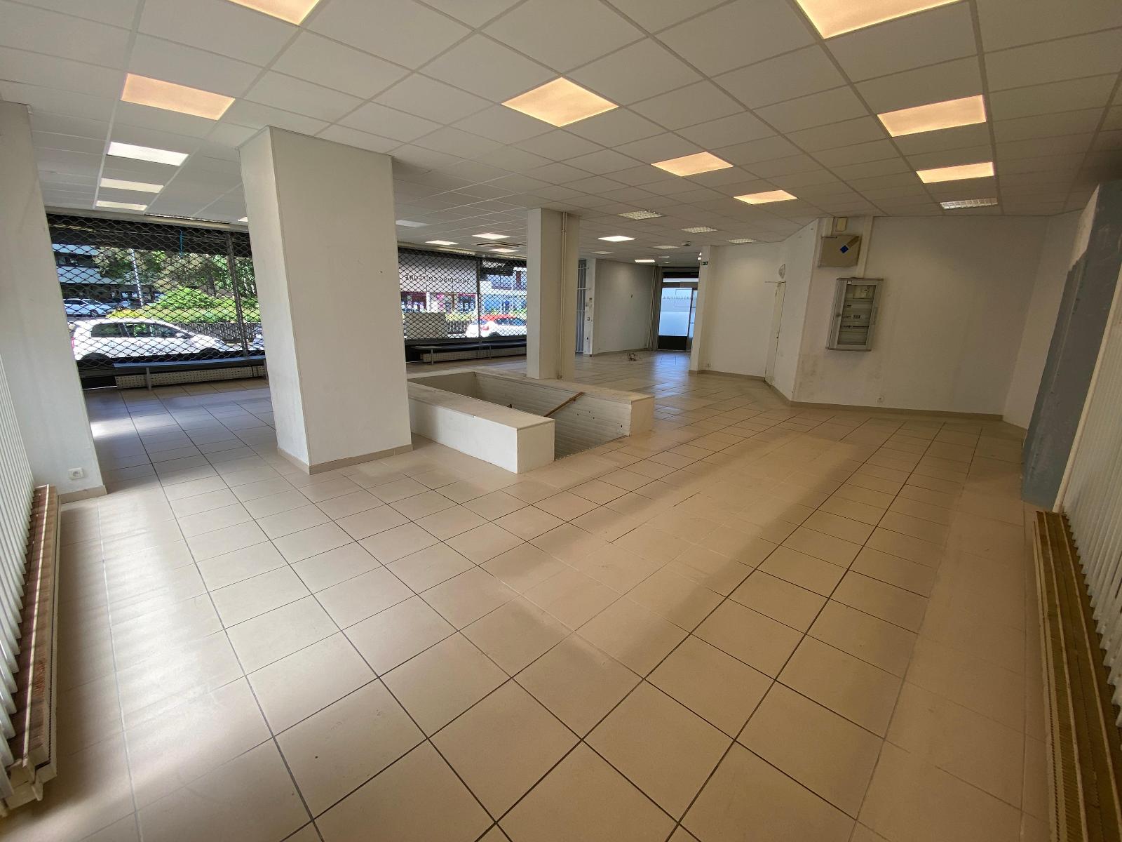 location local-commercial THONON LES BAINS
