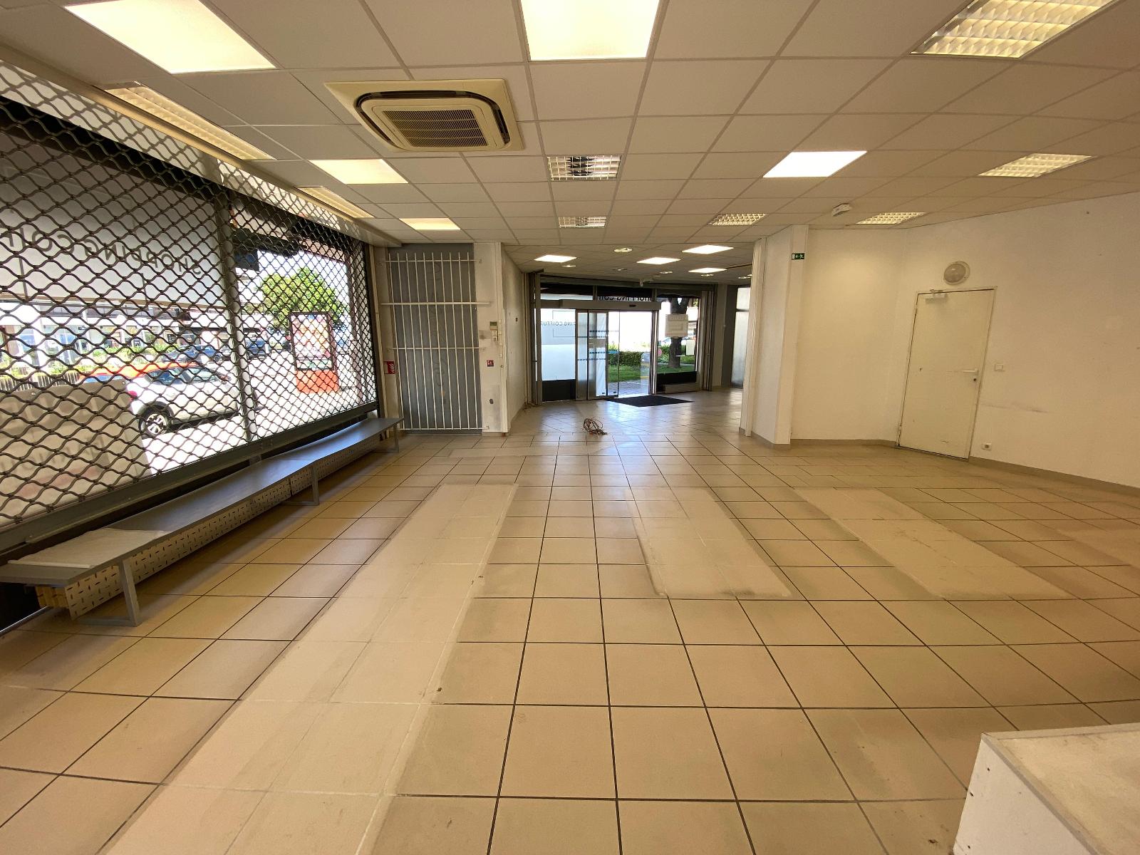 location local-commercial THONON LES BAINS