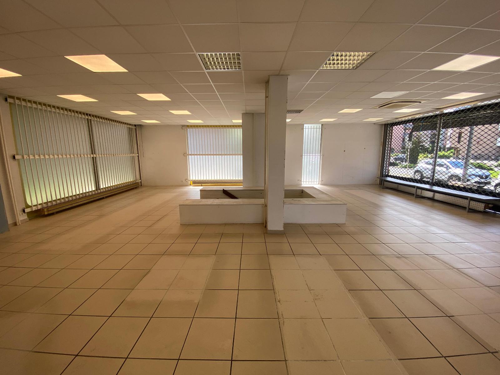 location local-commercial THONON LES BAINS