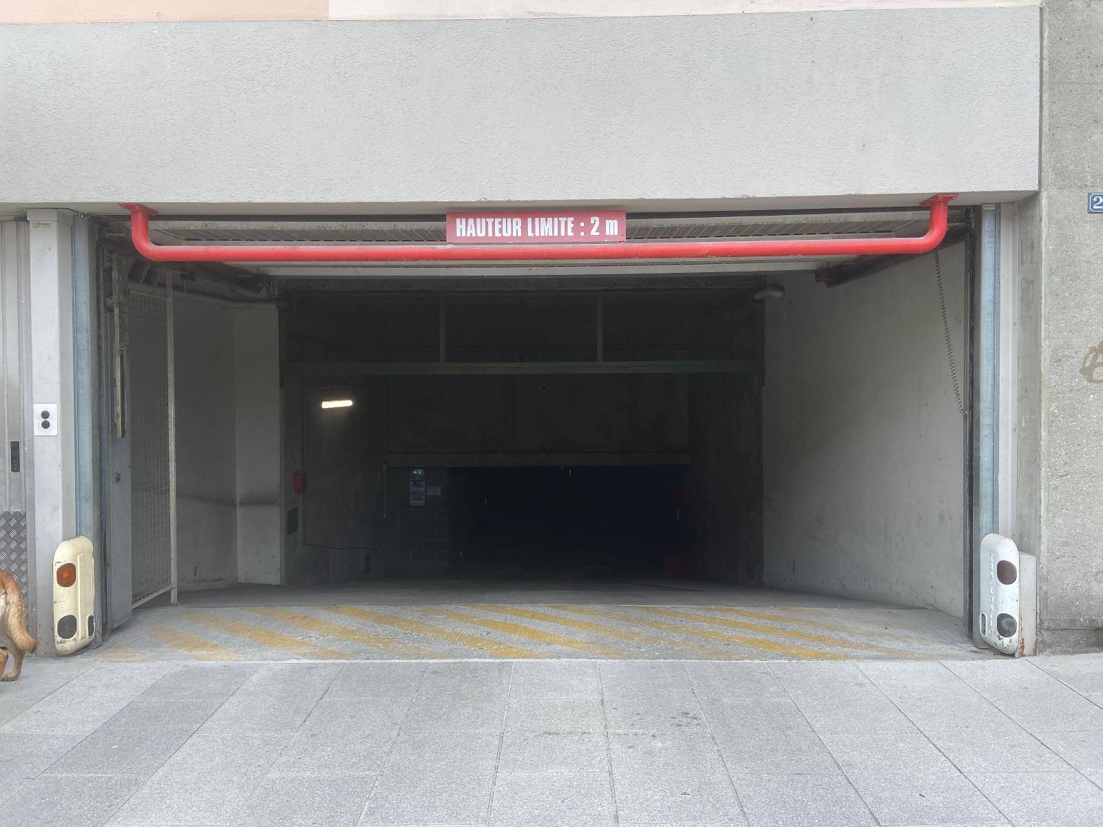 location parking THONON LES BAINS