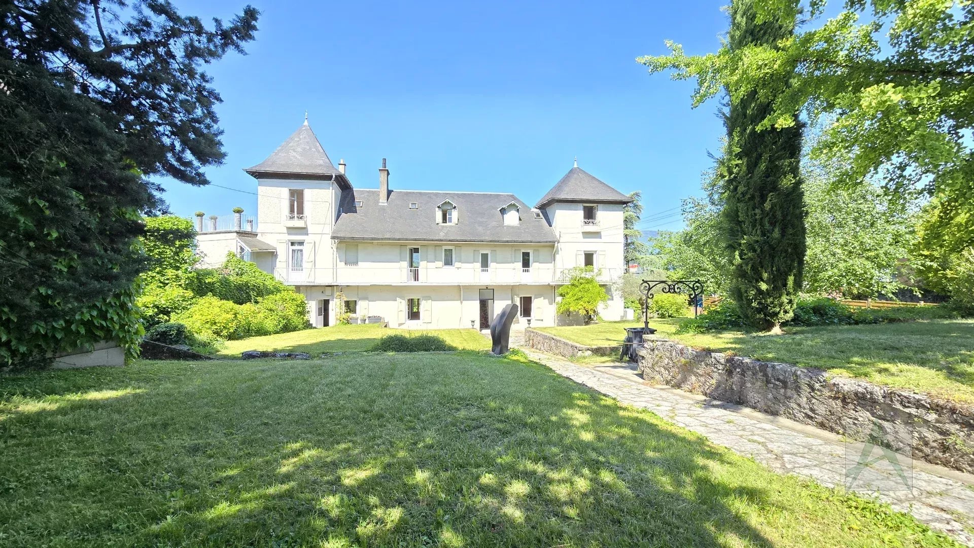 Maison 11 pièces - 253 m² CHAMBERY