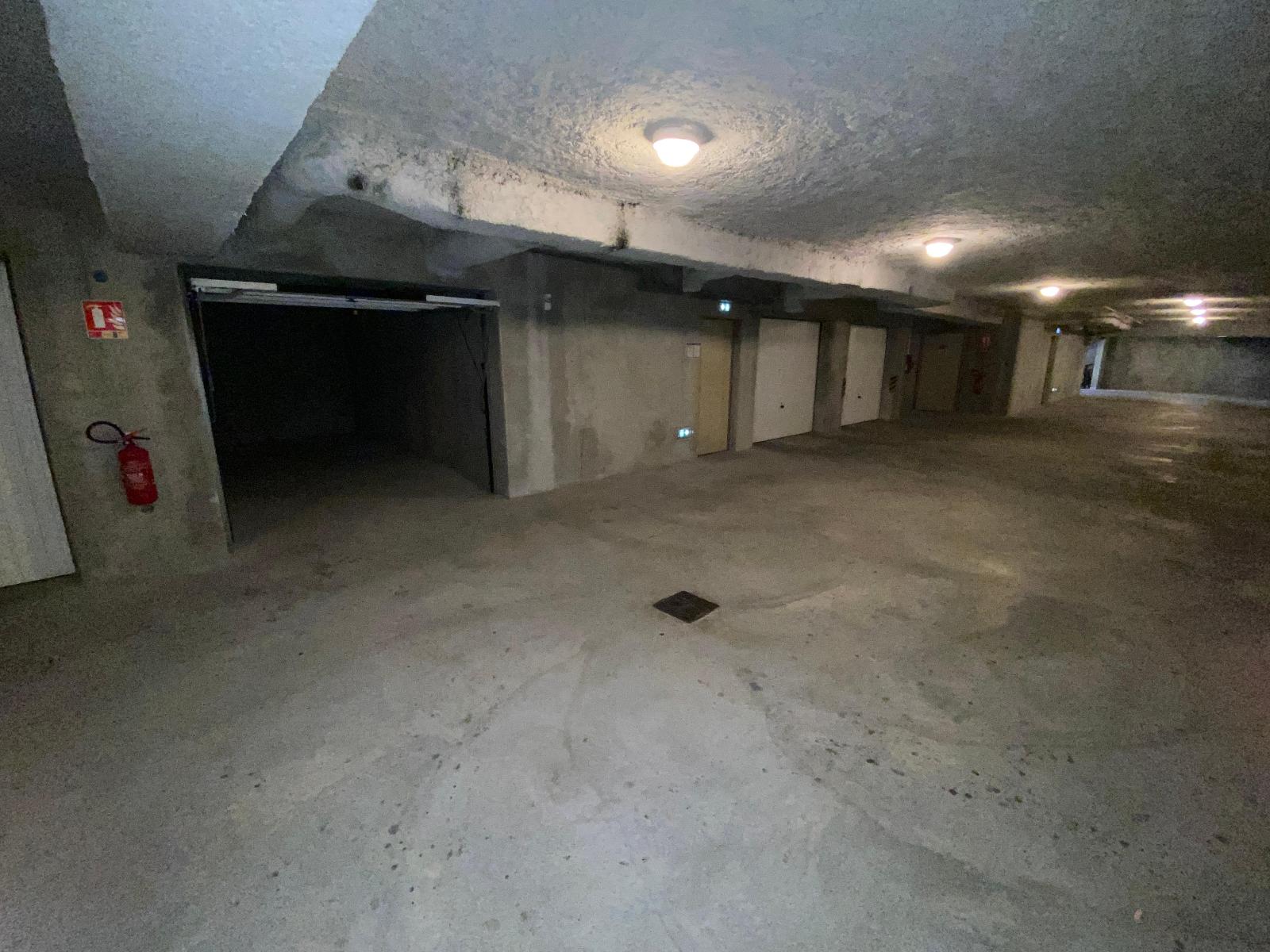 location parking THONON LES BAINS
