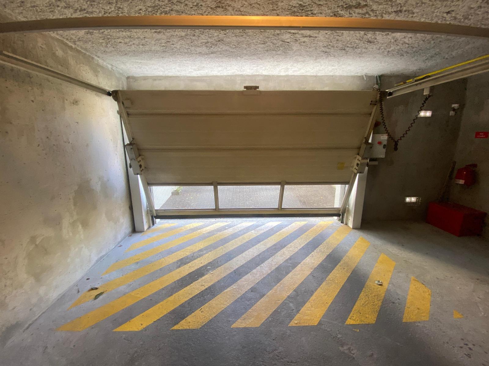 location parking THONON LES BAINS