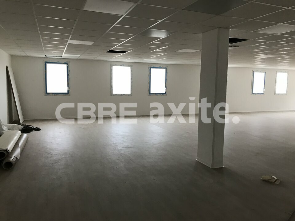 location local-professionnel CRANVES SALES