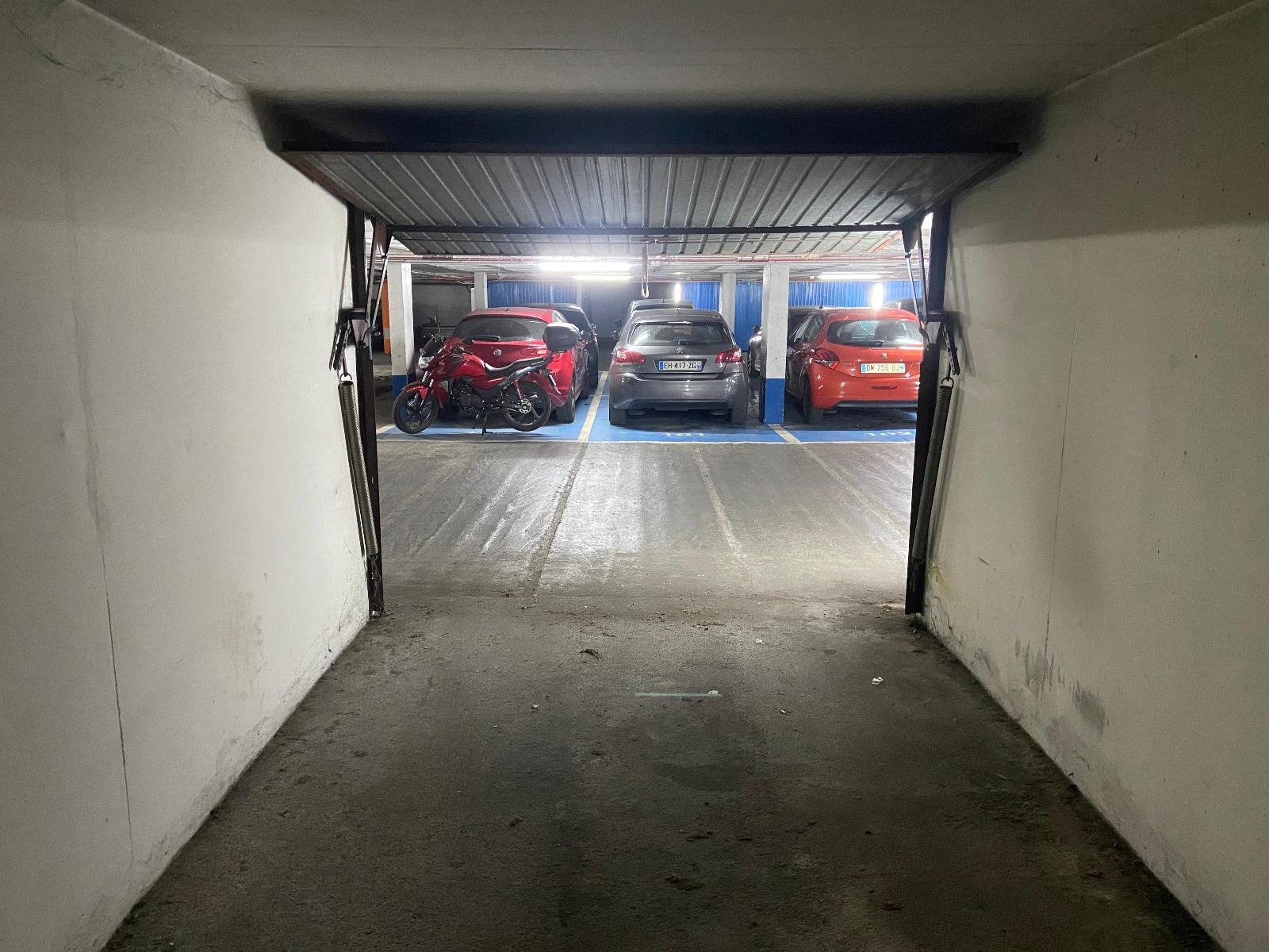 location parking THONON LES BAINS