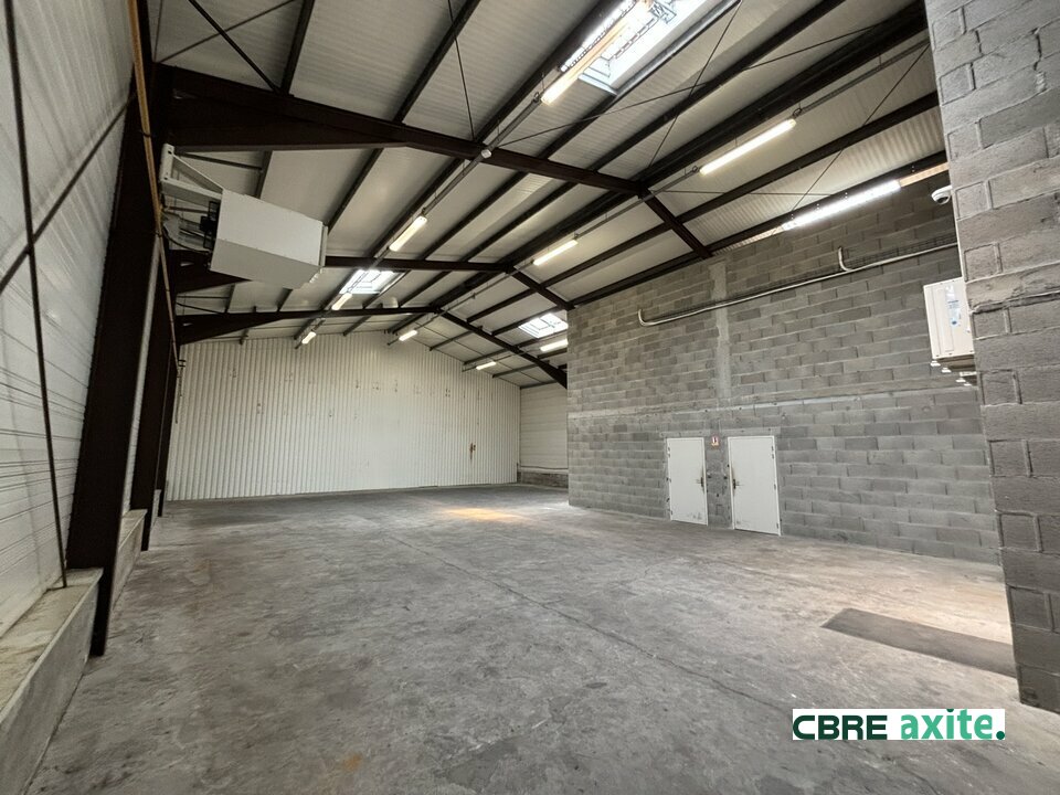 Local industriel  - 950 m² CHALLES LES EAUX
