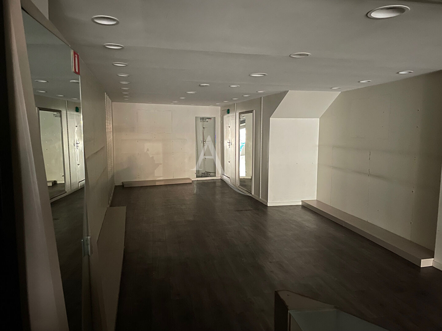 location local-commercial 