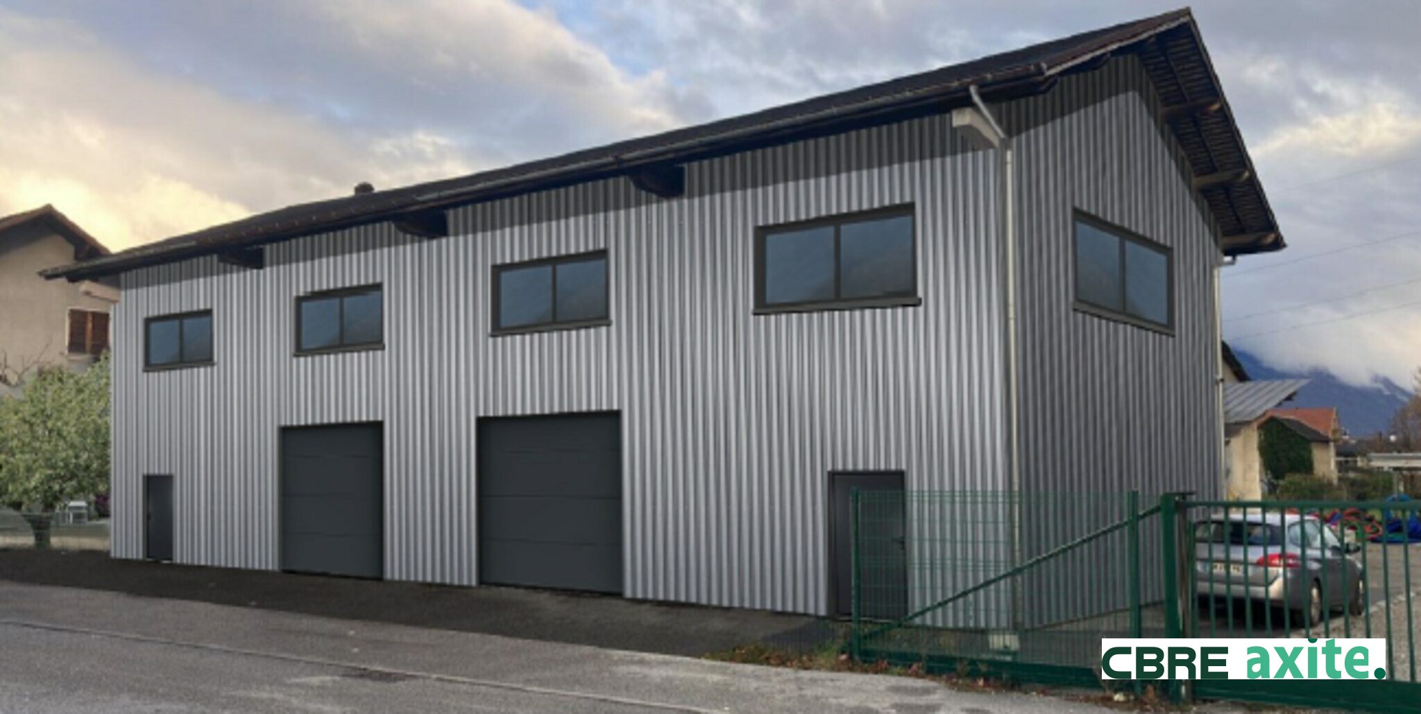 Local industriel  - 200 m² LA MOTTE SERVOLEX