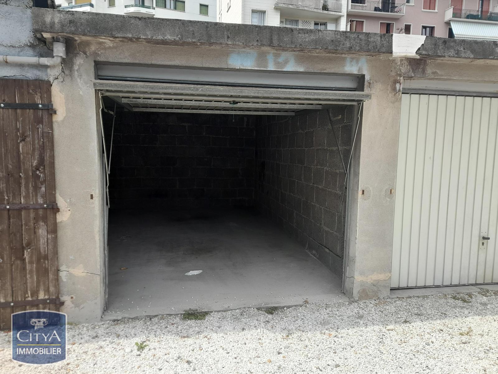 location parking CHAMBERY