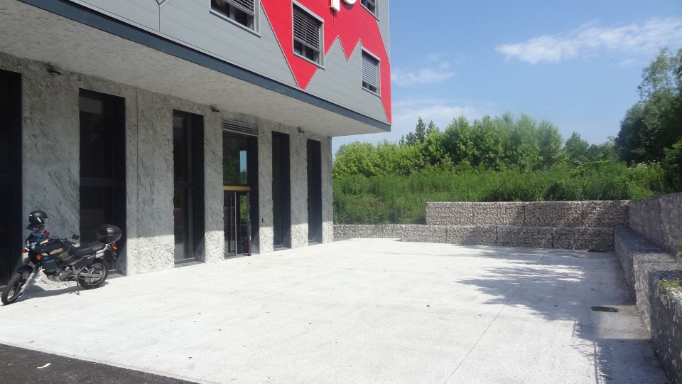 location local-industriel MERY