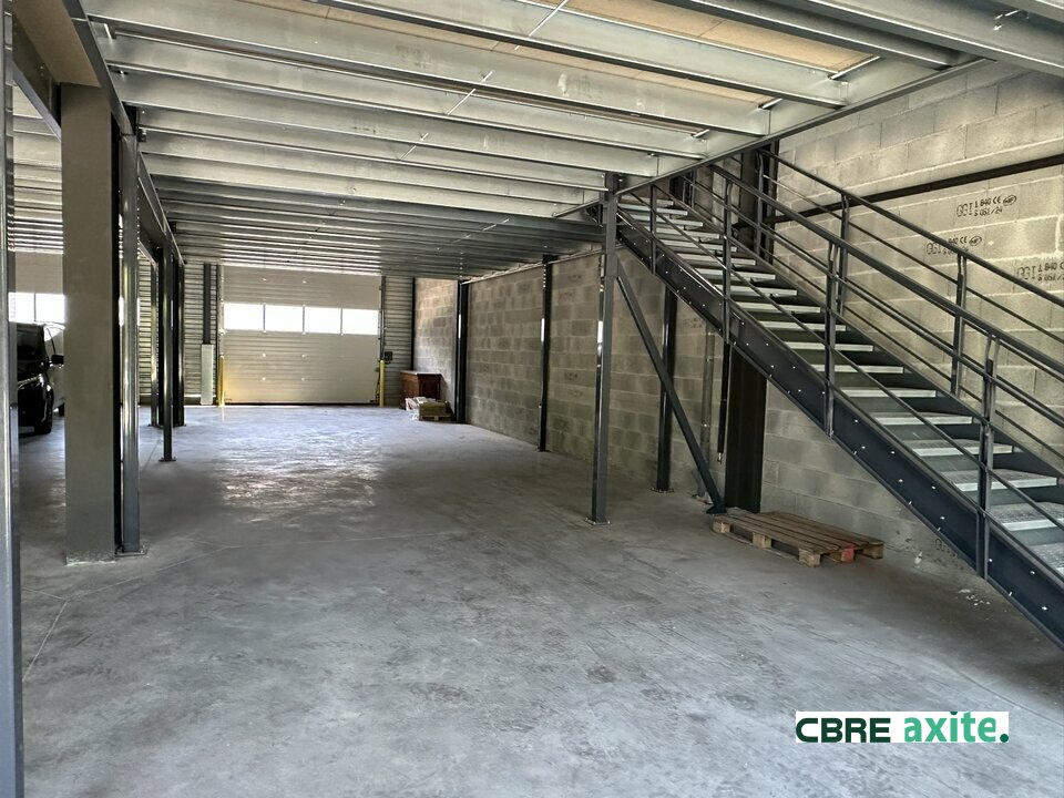 location local-industriel MERY