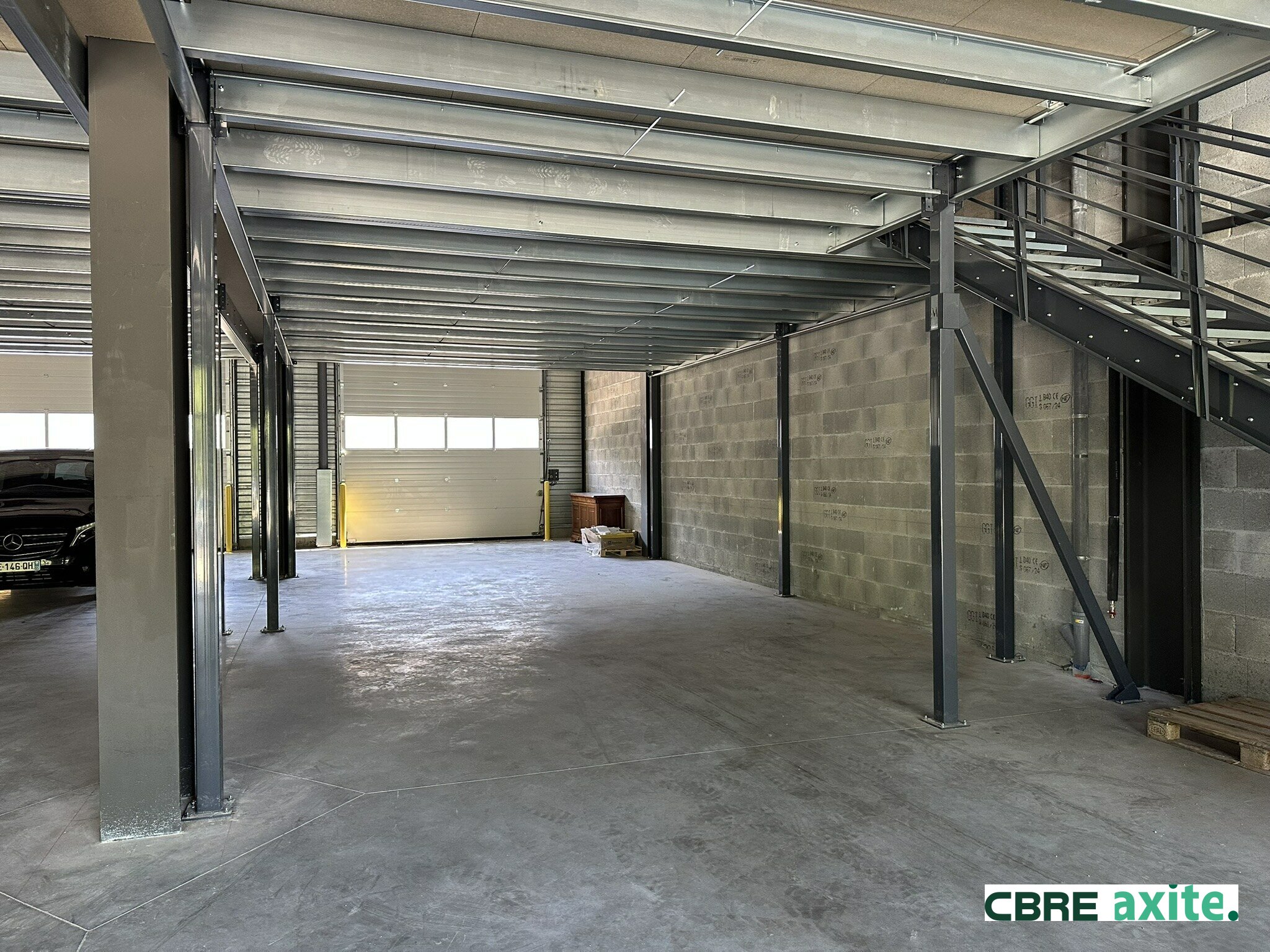 location local-industriel MERY
