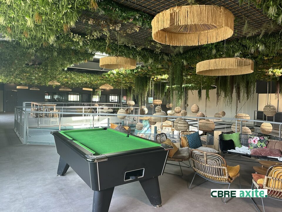 location local-professionnel STE HELENE DU LAC