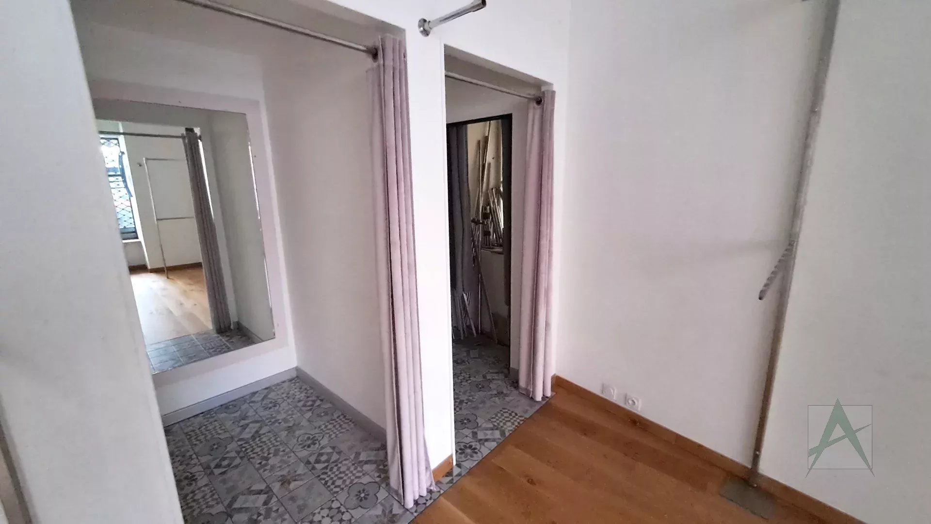 location local-commercial CHAMBERY