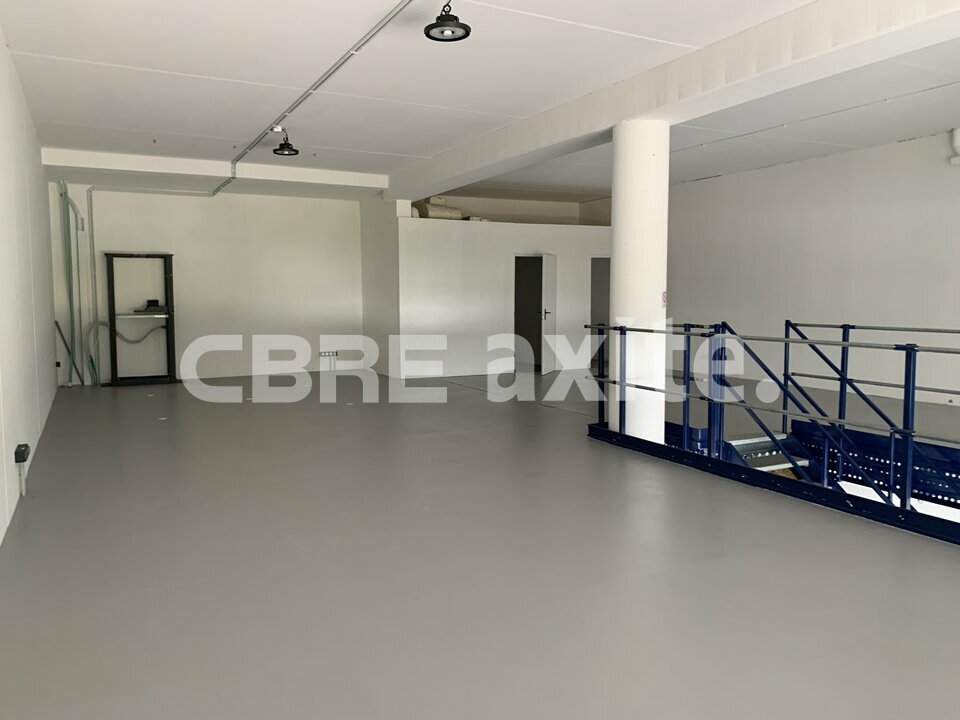 location local-industriel POISY