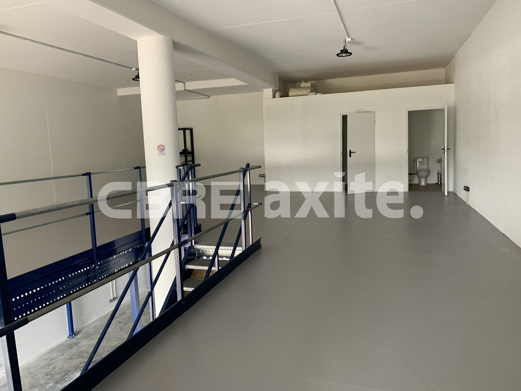 location local-industriel POISY